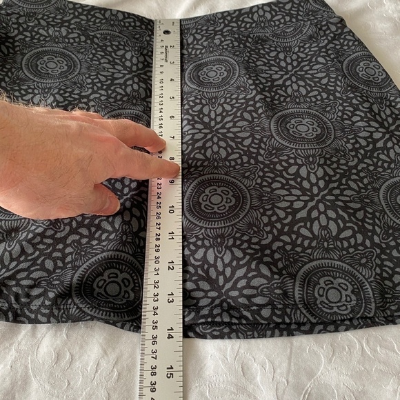 Tranquility by Colorado Clothing Women's Gray/Black Aztec Print Skort Size Small - Picture 8 of 10